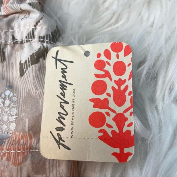 Free People Movement Women's In the Wild Printed Shorts Ivory Combo Size M NWT - Picture 9 of 13